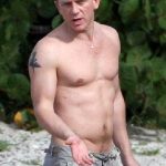 daniel-craig-shirtless3